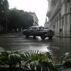 Oldtimer bei Regen in Havanna