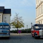 Oldtimer Busse auf Schloß Bensberg