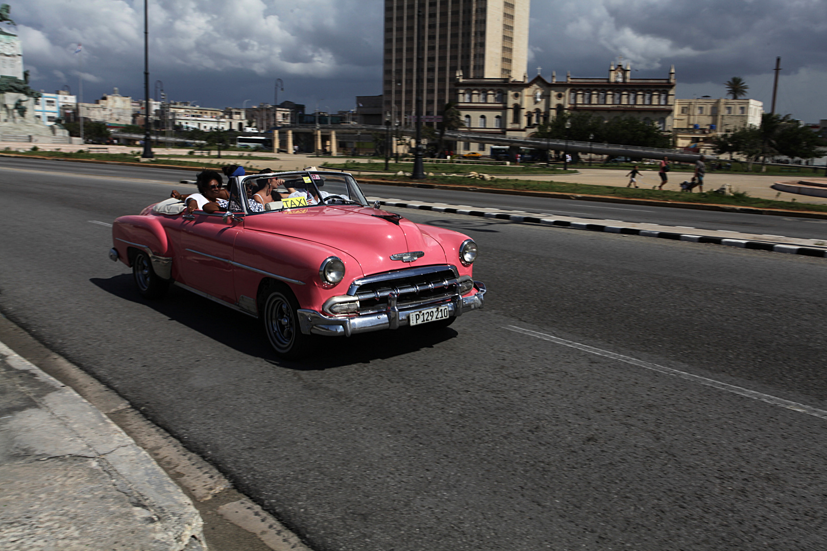 Oldtimer (Chevrolet 50er Jahre) am Malecon