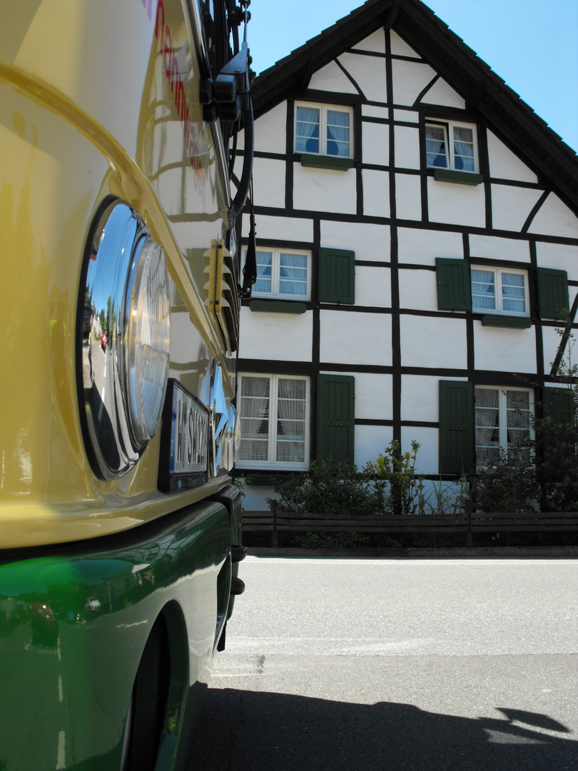 Oldtimer der Verkehrshistorischen Arbeitsgemeinschaft der Wuppertaler Stadtwerke