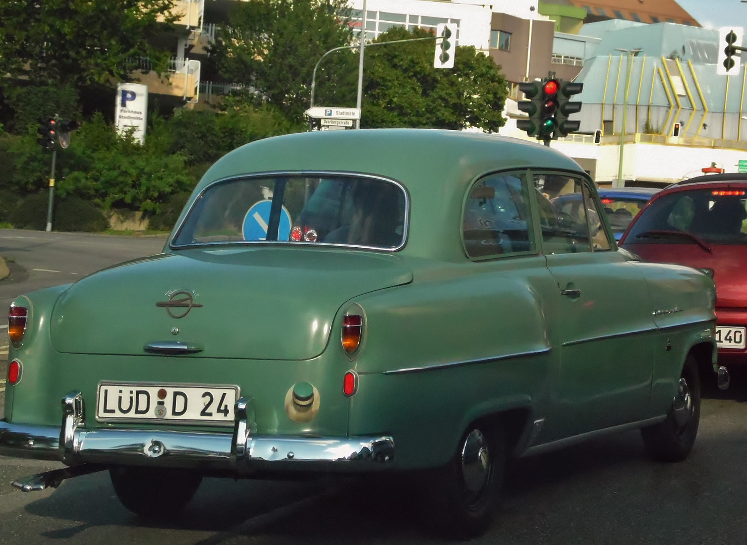 Oldtimer dürfen NUR rechts überholt werden....