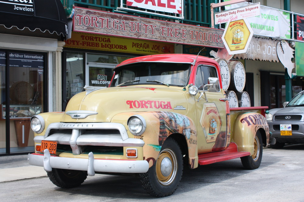 Oldtimer in Georgetown, Grand Cayman, Cayman Islands