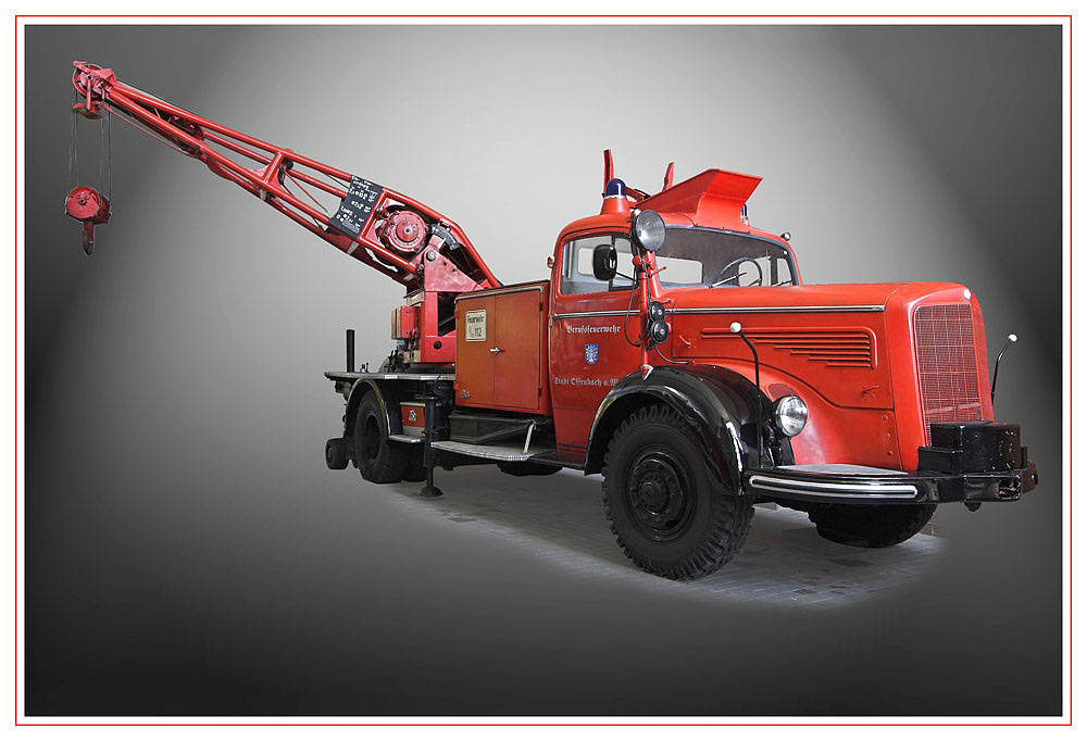 Oldtimer-Kranwagen der Feuerwehr Offenbach