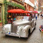 Oldtimer Mercedes Benz 300 Sc in Altstadt von Heidelberg