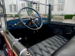 Oldtimer mit sofa