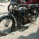 Oldtimer Motorrad mit Holzvergaser