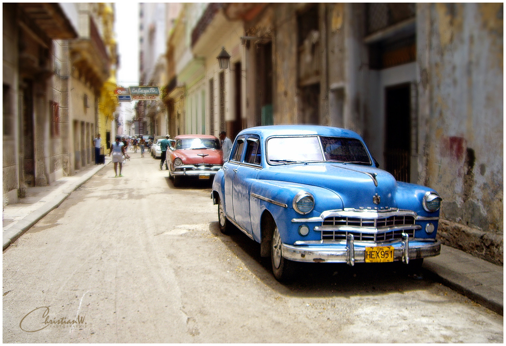 "Oldtimer Nostalgie" fotografiert in Havanna (Kuba)