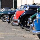 Oldtimer Parade vor der Ausfahrt