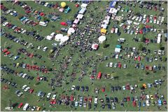 Oldtimer-Treffen von ganz oben gesehen