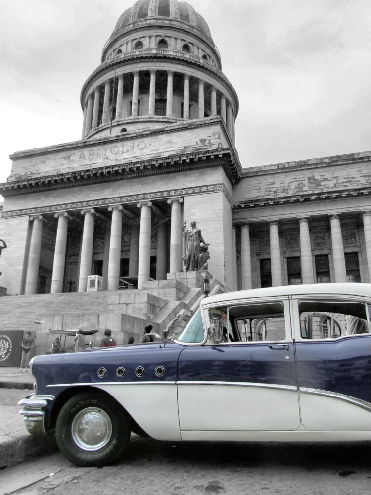 Oldtimer vor Capitol in Havanna 2, Kuba