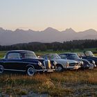 Oldtimer vor den Tannheimer Bergen 