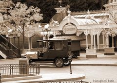 Oldtimer vor der City Hall im Disneyland