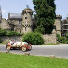 Oldtimer vor der Löwenburg in Kassel