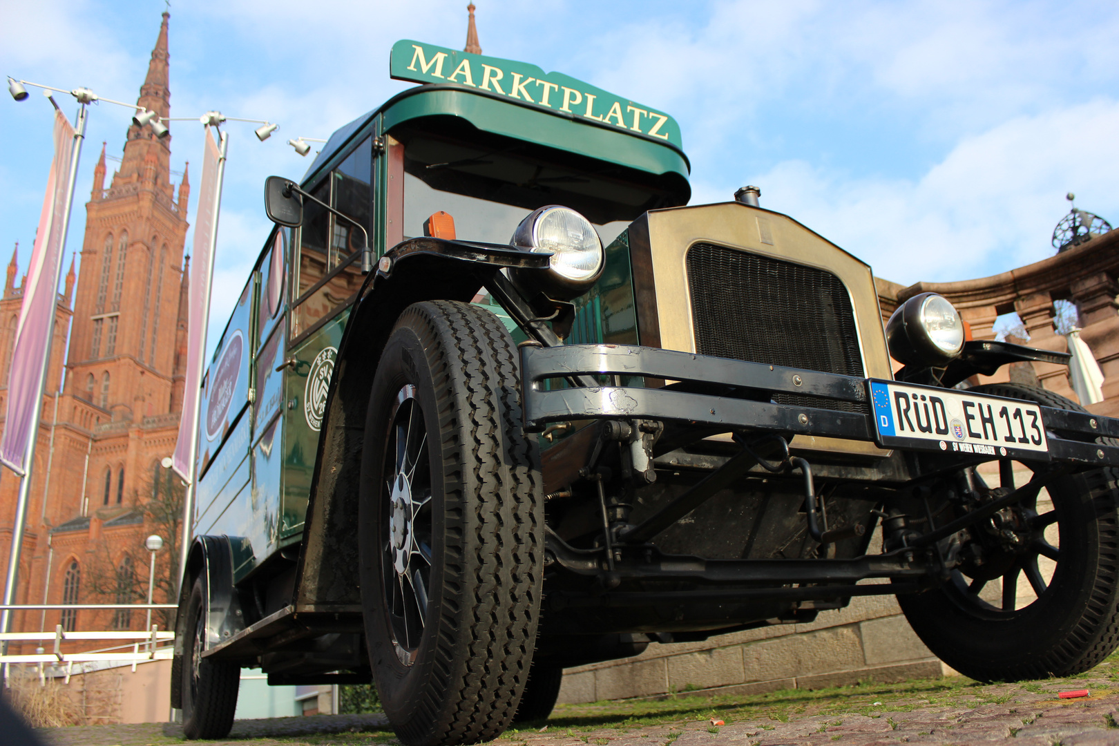 Oldtimer vor der Marktkirche Wiesbaden