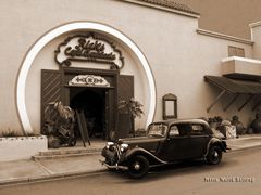 Oldtimer vor "Ricks Cafe"