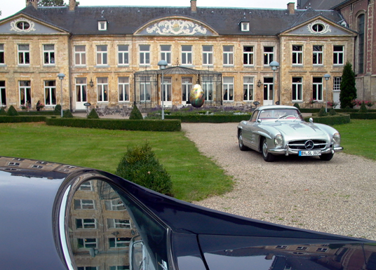 Oldtimer vor Schloss