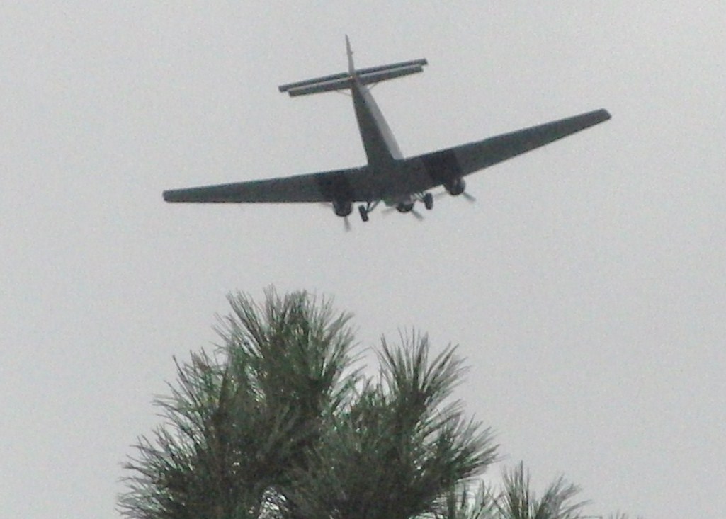 Oldtimerflugzeug- Ju 52 im Überflug über Bad Schwartau-