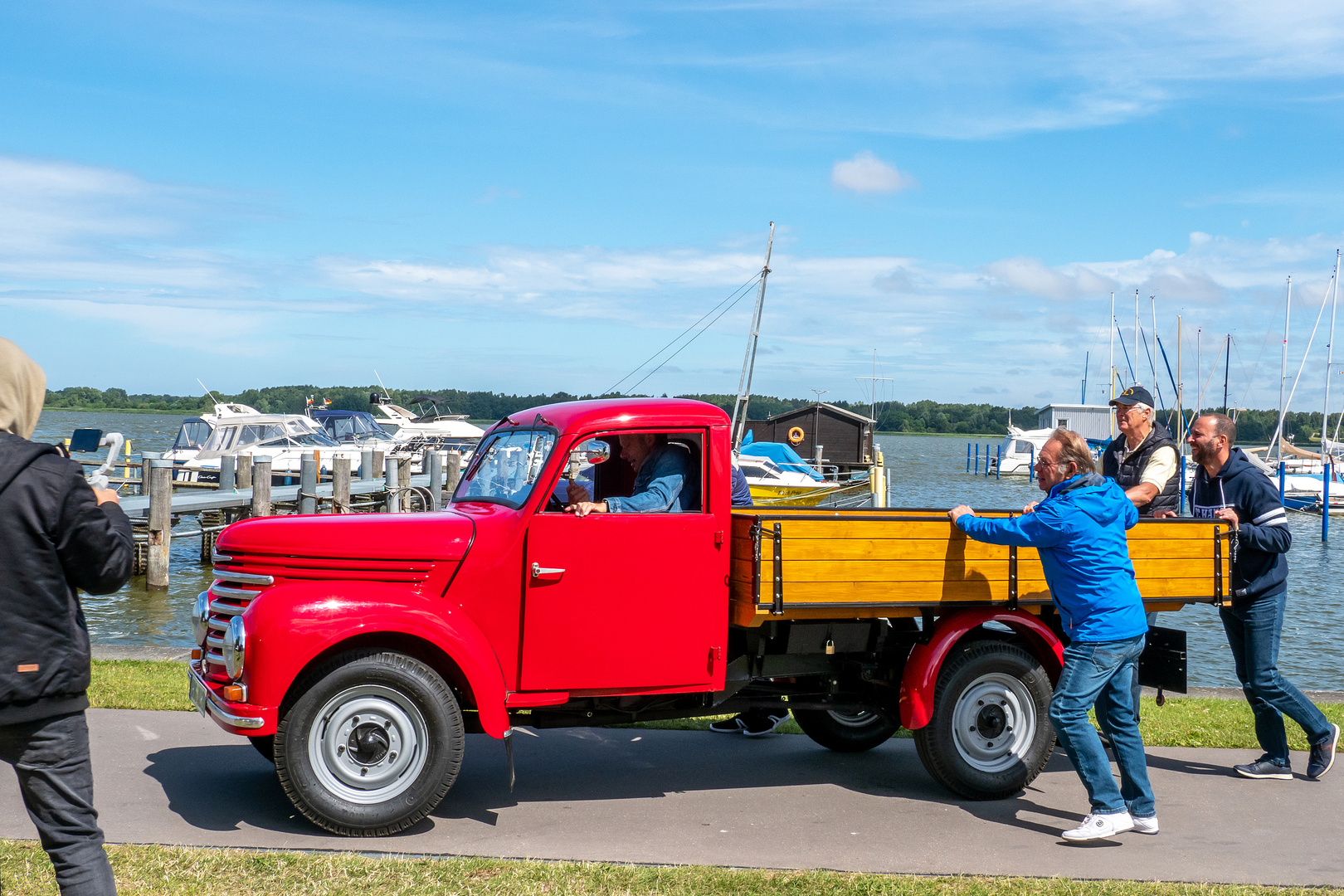 Oldtimertreffen im Hafen Ribnitz