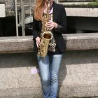 Olga mit ihrem Saxophon