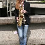 Olga mit ihrem Saxophon