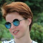Olga mit Sonnenbrille