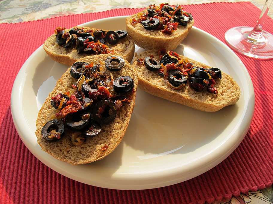 OLIVA, POMODORO E BASILICO