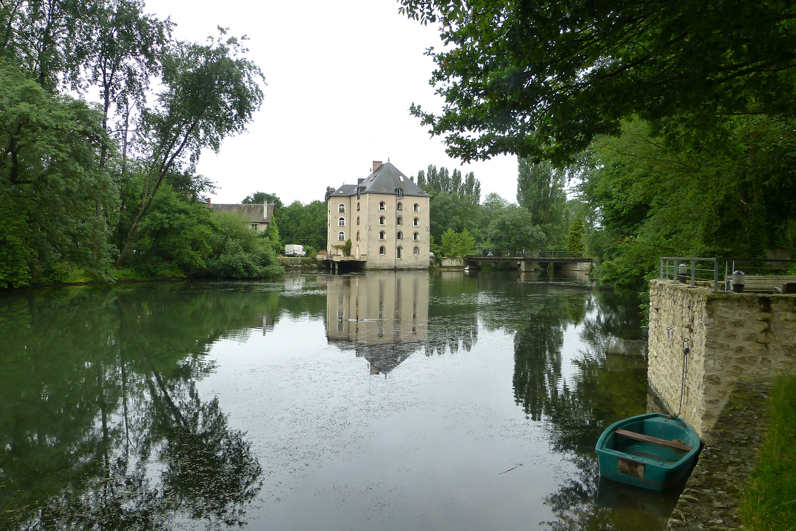 OLIVET (45) Un ancien moulin transformé en hôtel