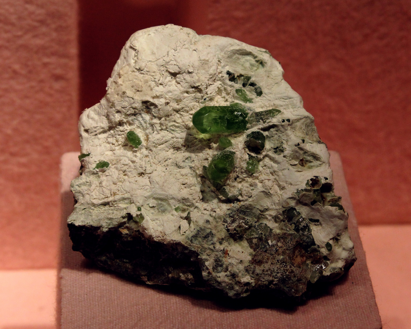 Olivine @ Mineralogisches Museum in Hamburg