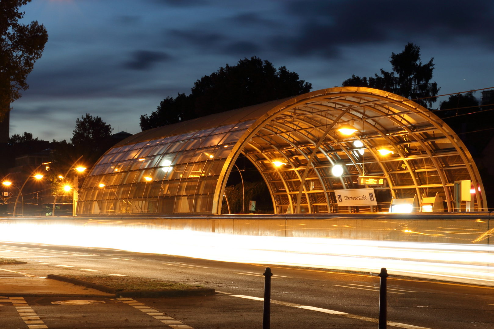 Ollenhauerstraße bei Nacht