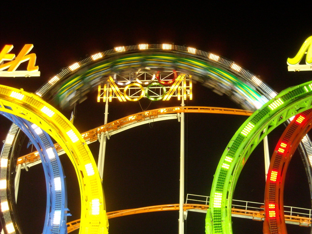 Olympia-Looping bei Nacht