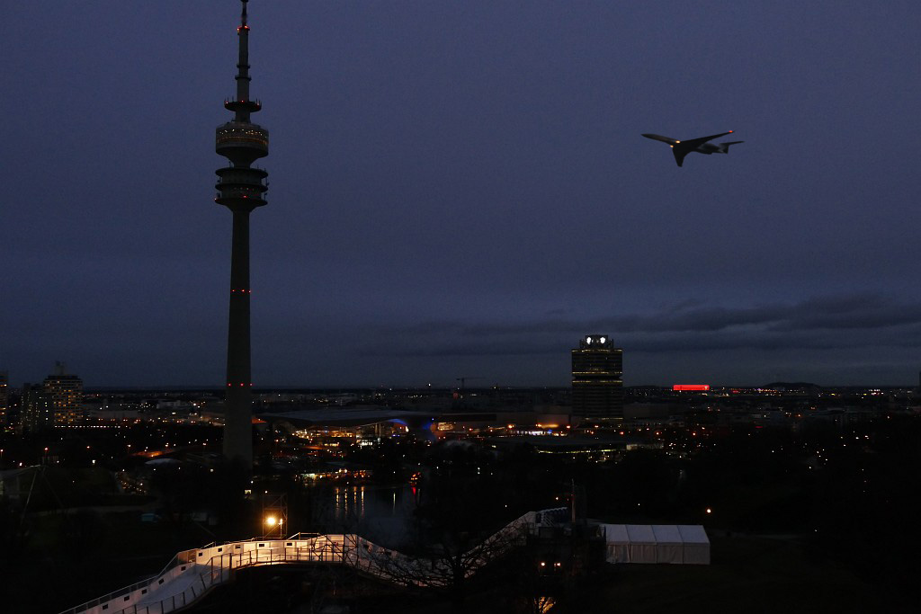 Olympiaberg München bei Nacht