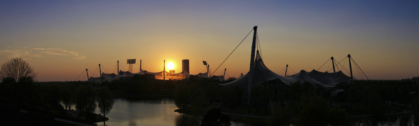 Olympiapark am Abend