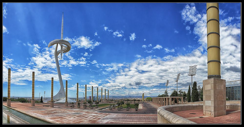 Olympiapark Barcelona mit Torre de comunicacions de Montjuïc