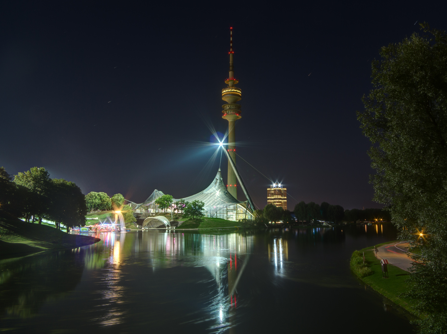 Olympiapark bei Nacht