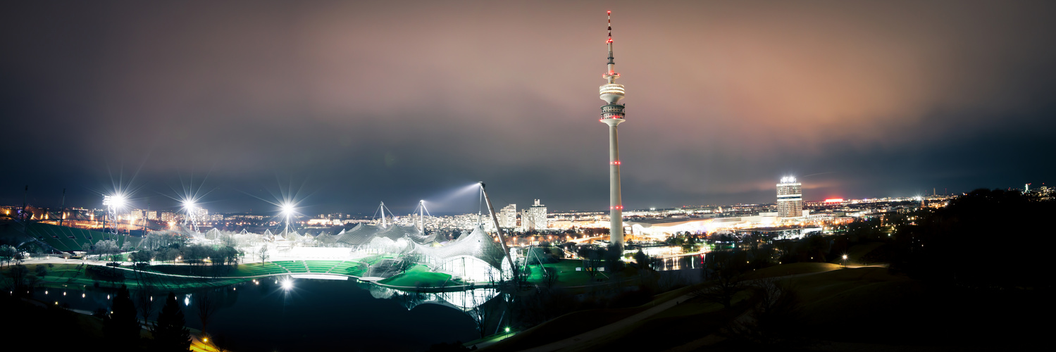 Olympiapark bei Nacht