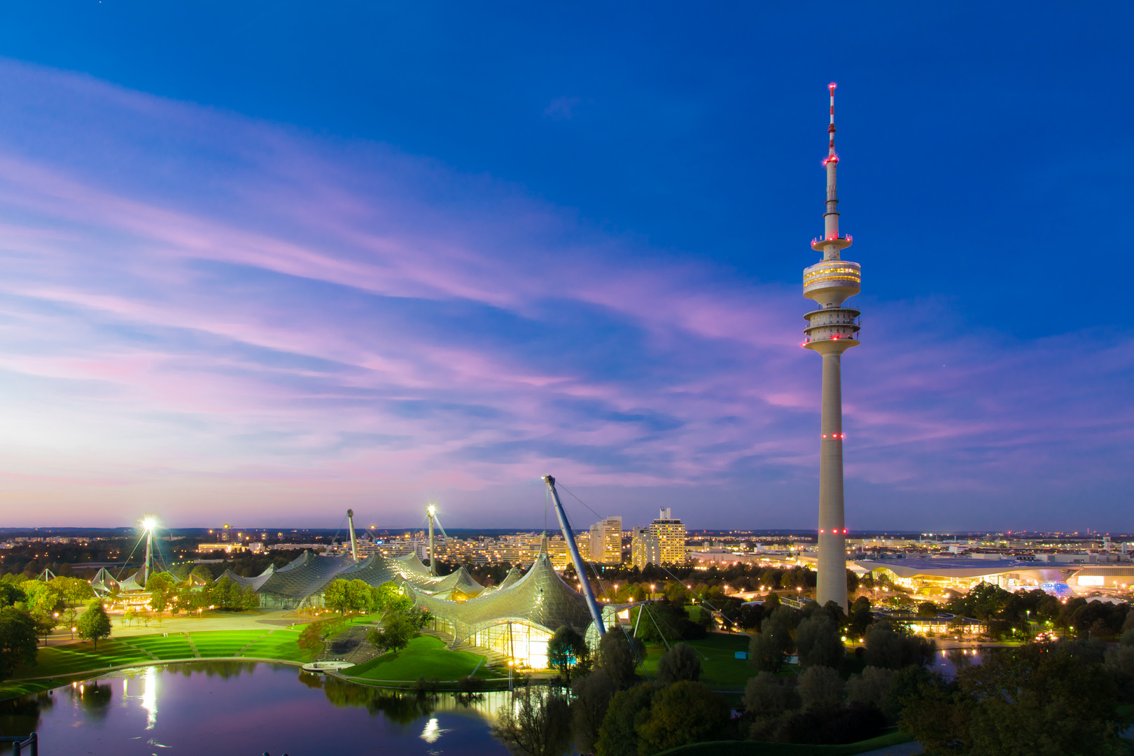 Olympiapark in der blauen Stunde