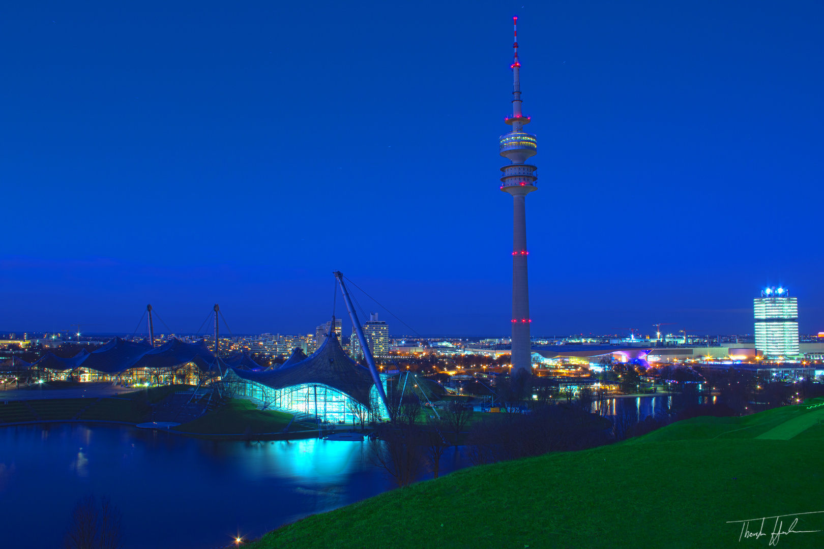 Olympiapark München bei Nacht