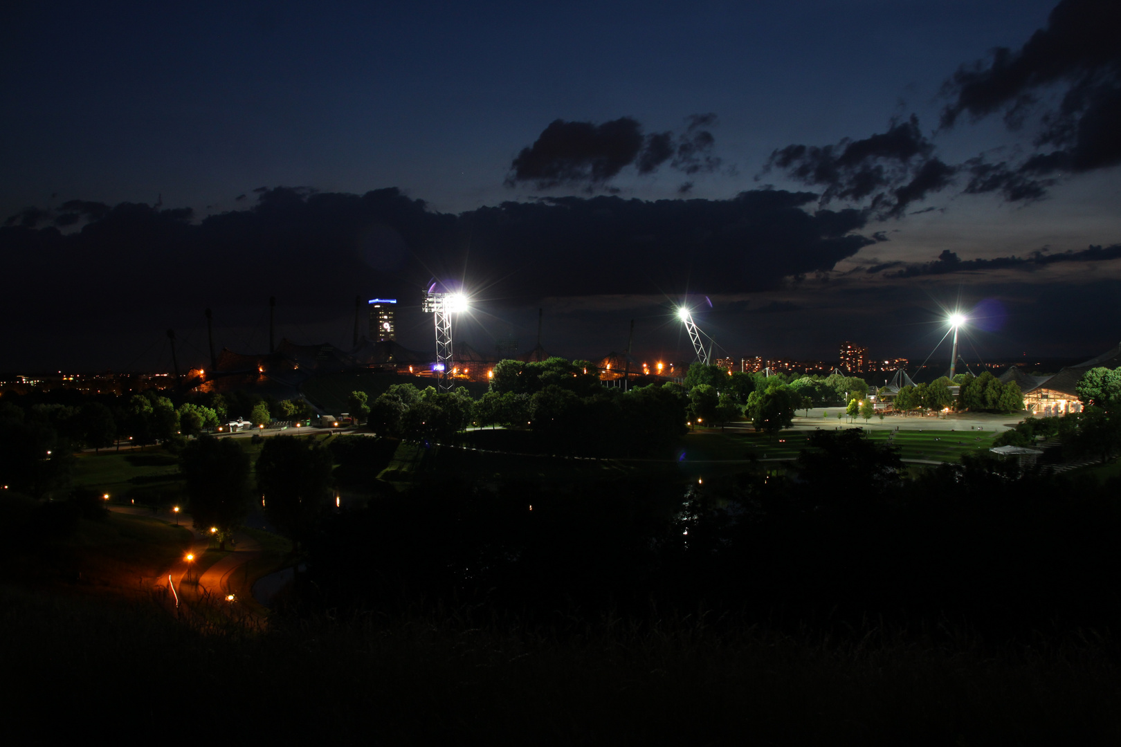 Olympiapark München bei Nacht