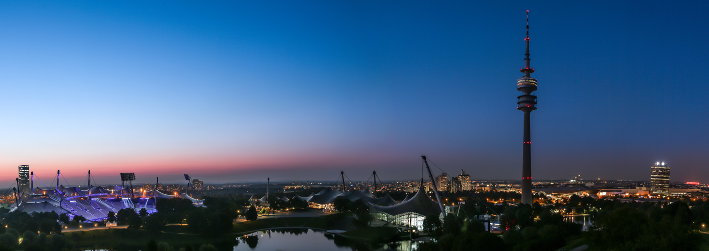 Olympiapark zur blauen Stunde