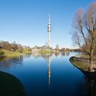 Olympiasee mit Schwimmhalle und Olympiaturm