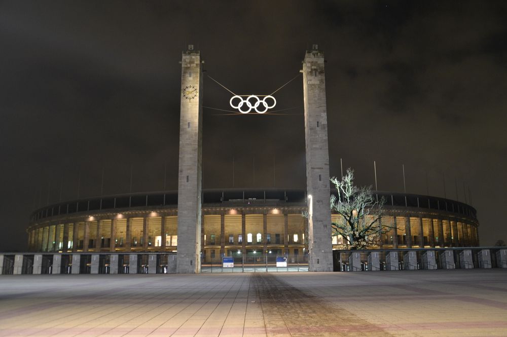 Olympiastadion bei Nacht