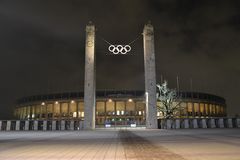 Olympiastadion bei Nacht