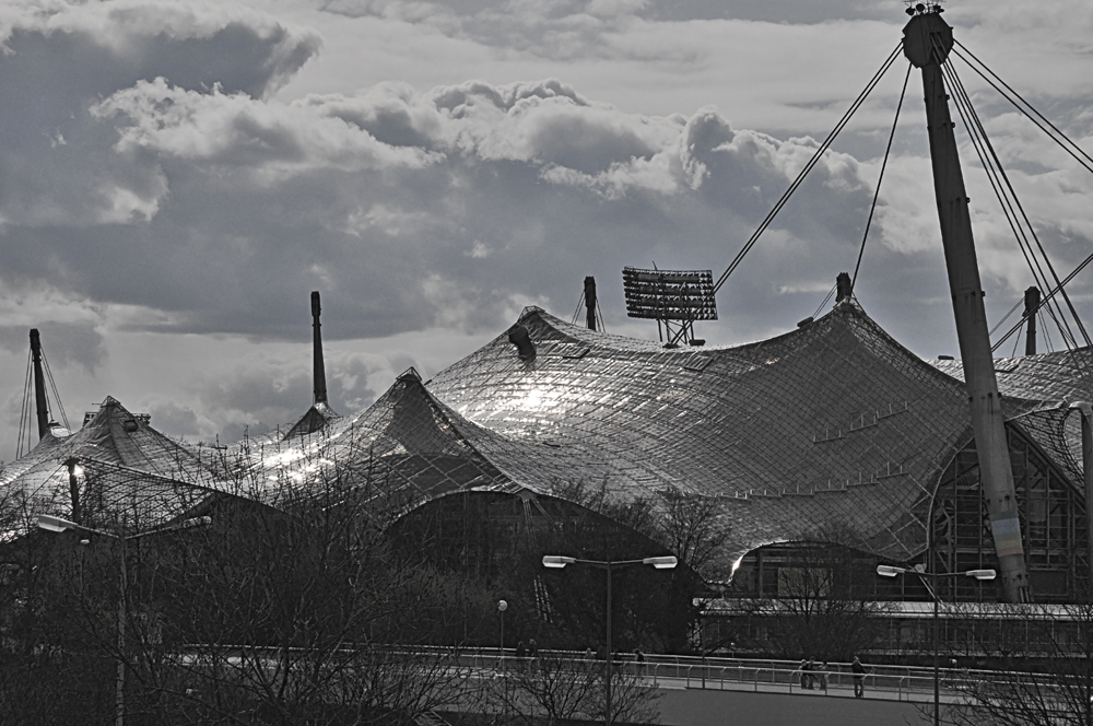 OLYMPIASTADION IM GEGENLICHT- MÜNCHEN