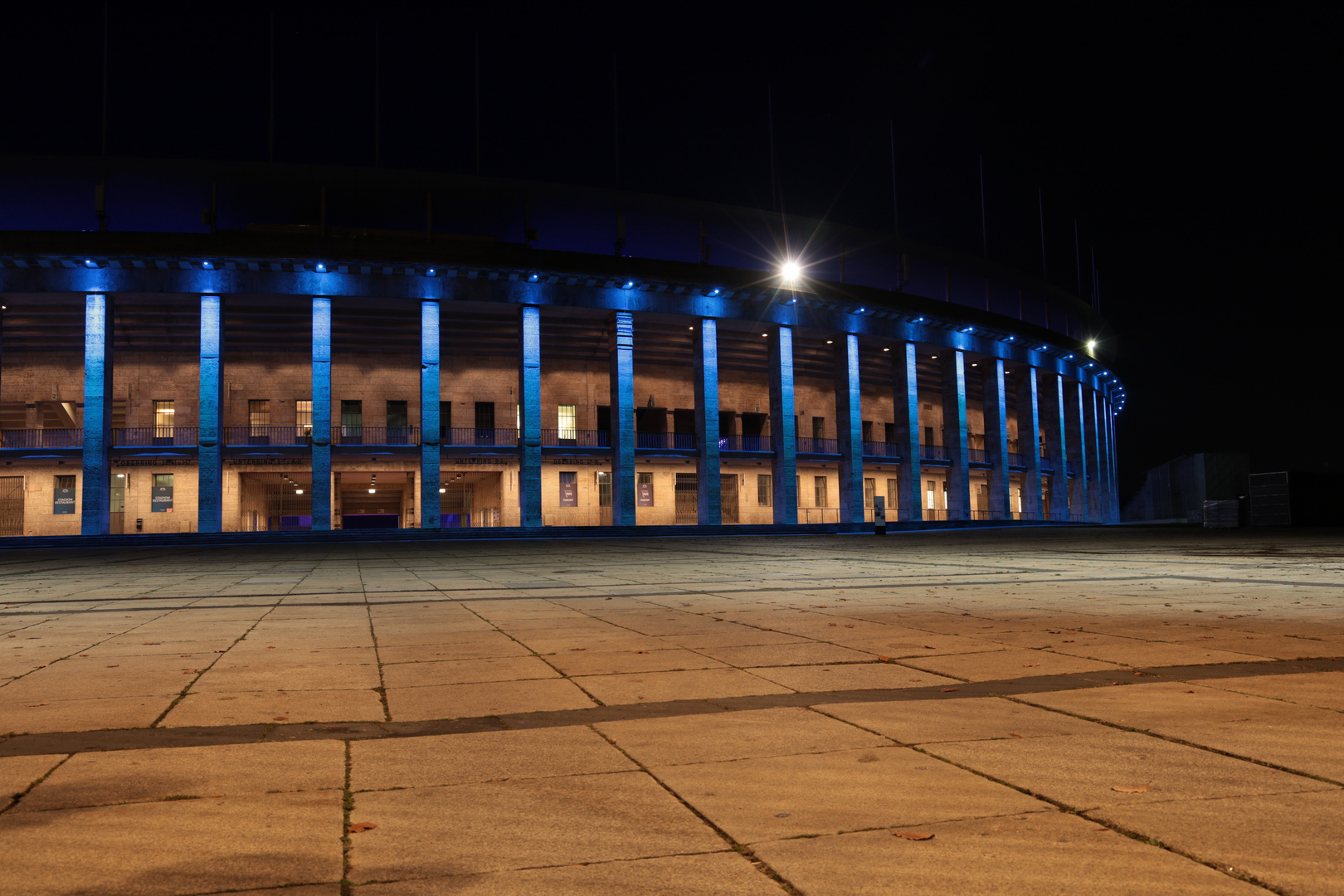 Olympiastadion in der Nacht