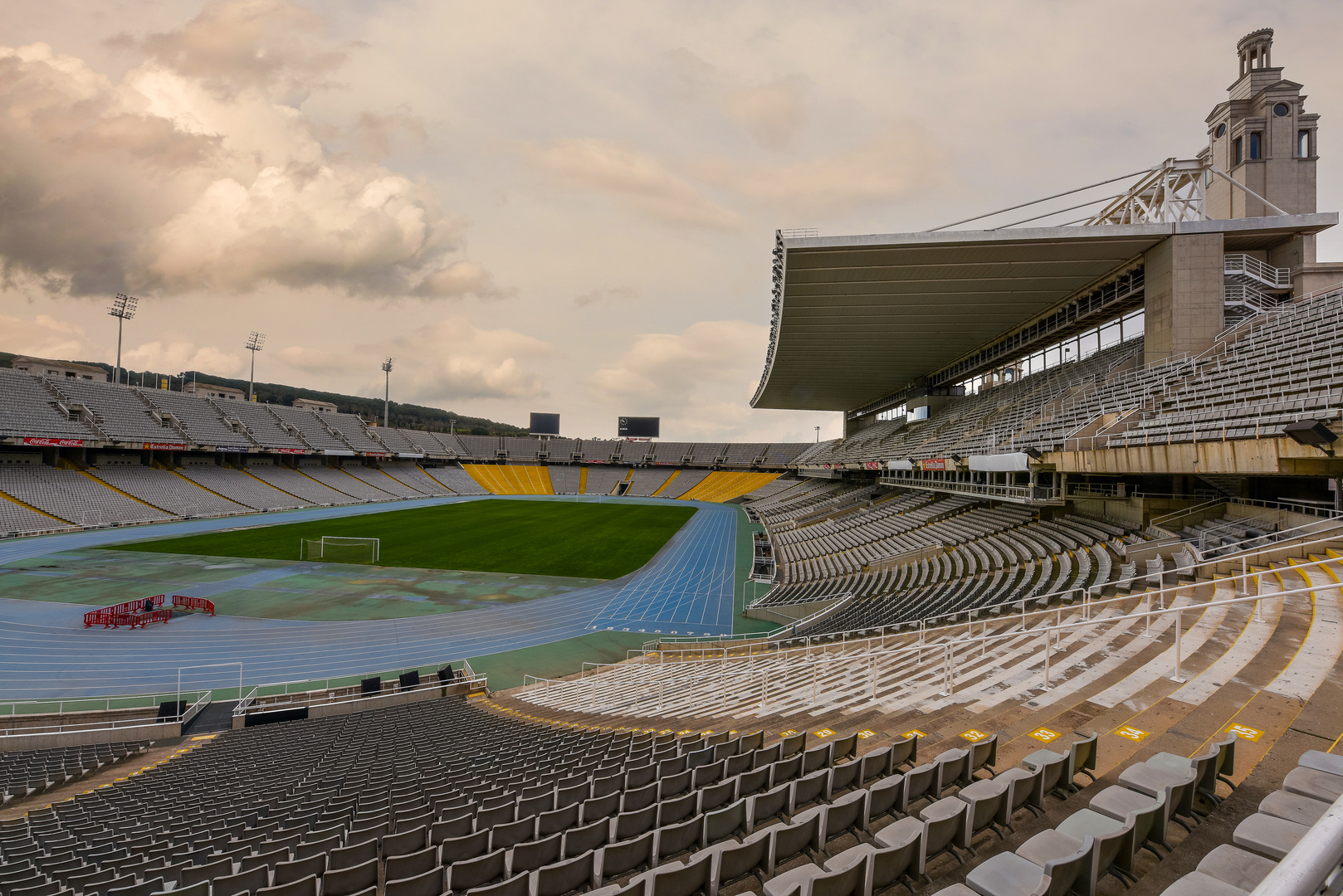 Olympiastadion Lluís Companys 01