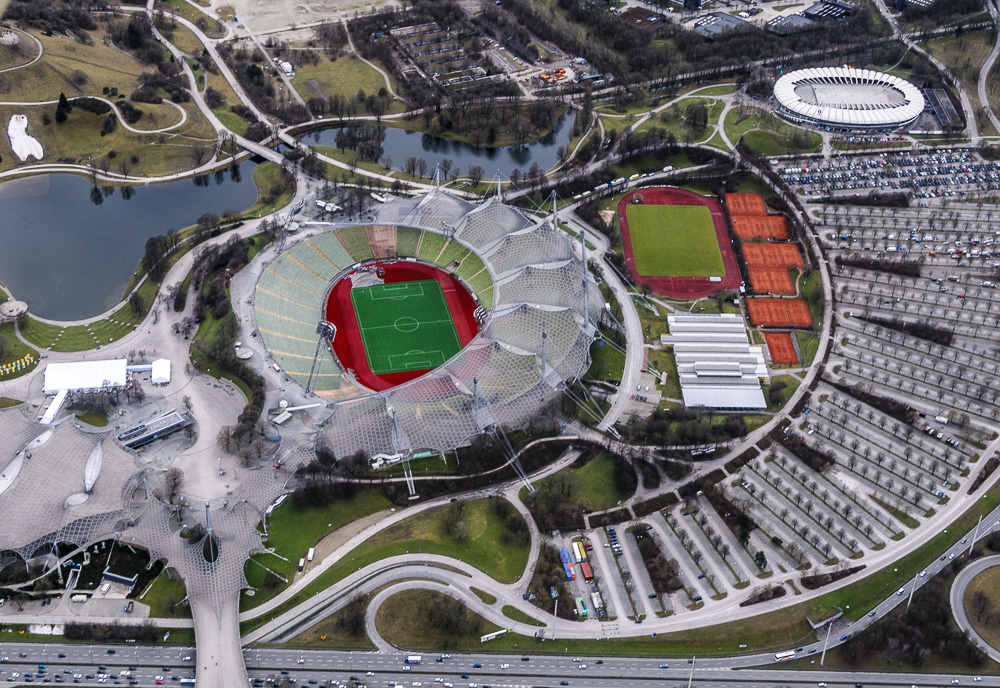 Olympiastadion mit Parkharfe