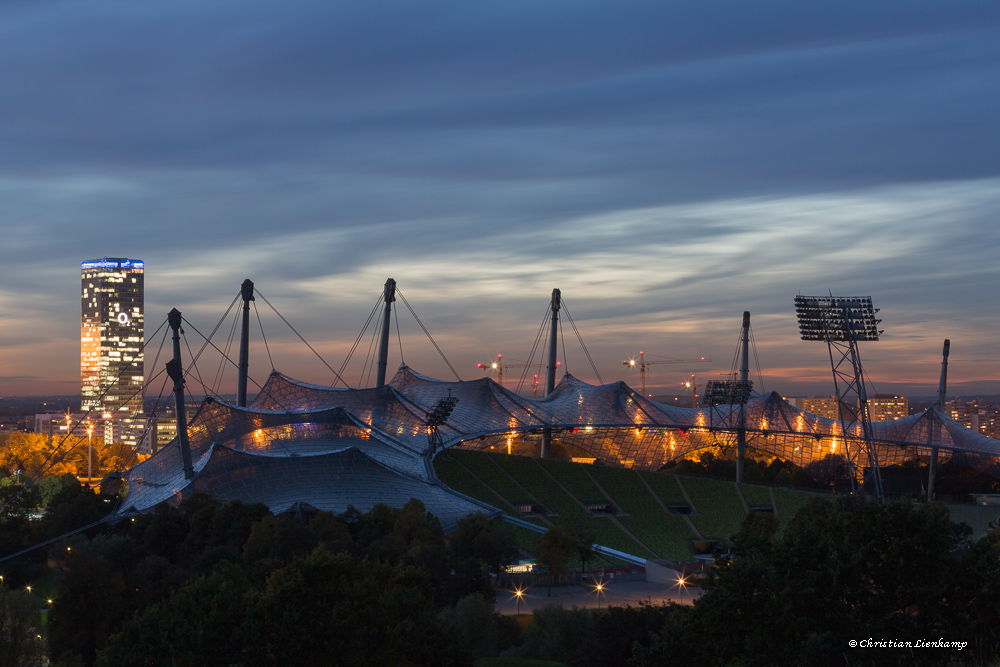 Olympiastadion München im Sonnenuntergang