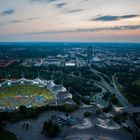 Olympiastadion München in der abendlichen Dämmerung