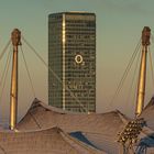 Olympiastadion München mit dem O2 Tower