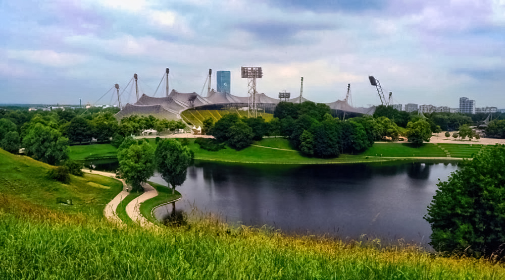 Olympiastadion München mit See